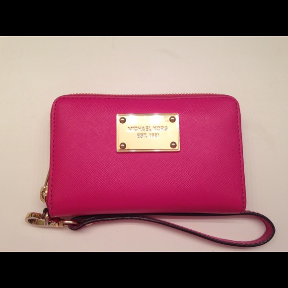 Michael Kors Clutches & Wallets - Michael Kors Wristlet
