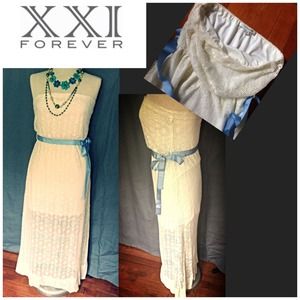 Forever 21 Ivory Lace maxi dress. Size S/P