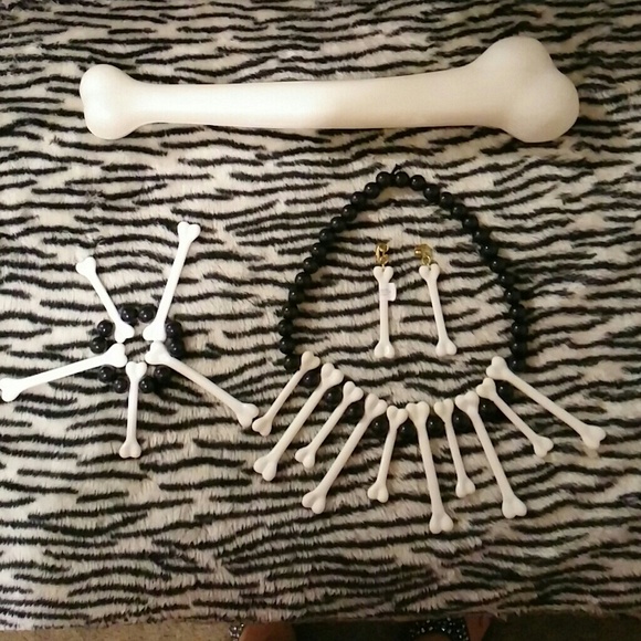 ⬇Cave women costume w/accessories included - Picture 2 of 2