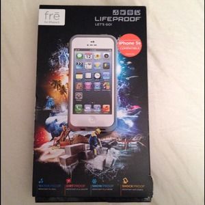 [NEW PRICE] iPhone 5/5s Lifeproof case - WHITE