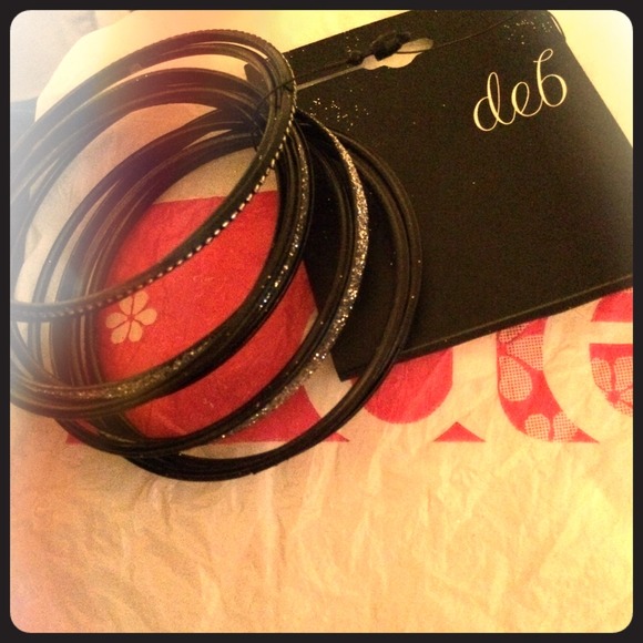 💋 Multiple bracelets shimmery black from Deb.