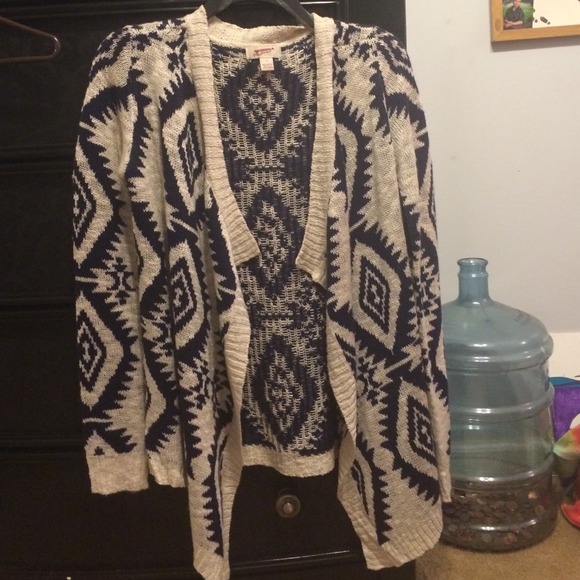 ⛔️SOLD⛔️ Aztec print cardigan