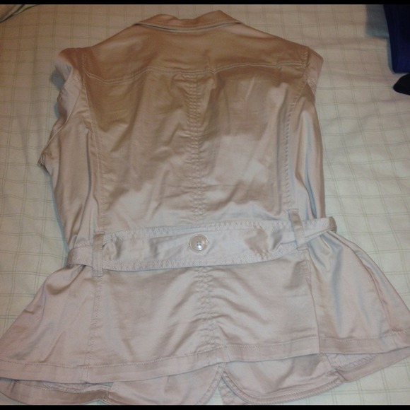 Fall Jacket 🍁🌿 - Picture 4 of 4