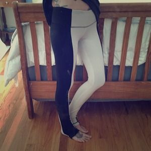Lululemon black and white WU