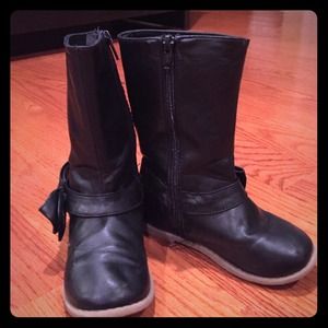 Toddler girl boots with bow in the side. Size 10