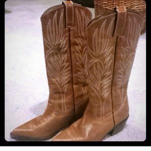 Steve Madden "Lonestar" boots, Size 9.5