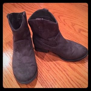 Toddler girl riding boots