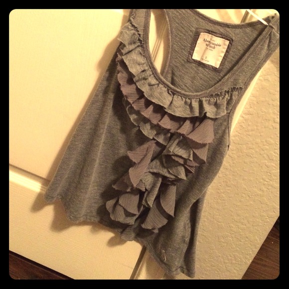 🌸Grey Razorback Ruffle Top🌸 - Picture 1 of 2