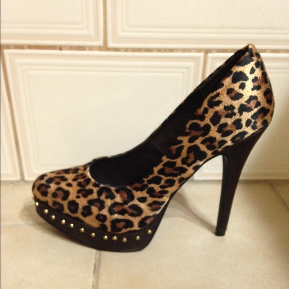 Leopard platform pumps