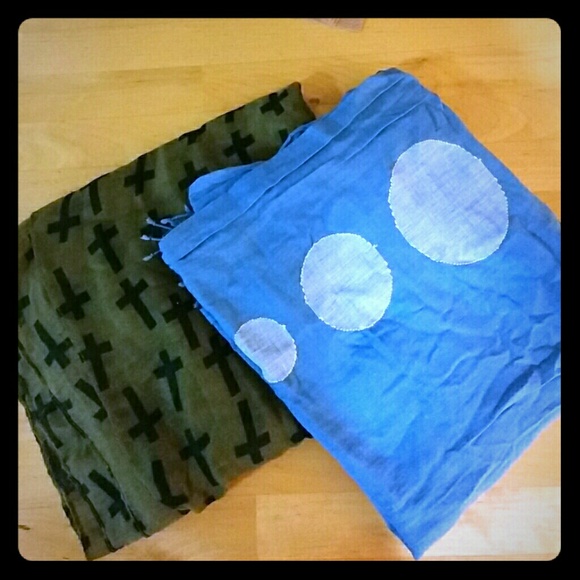 2 scarves bundled