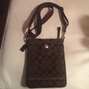 AUTHENTIC COACH CROSS BODY BAG