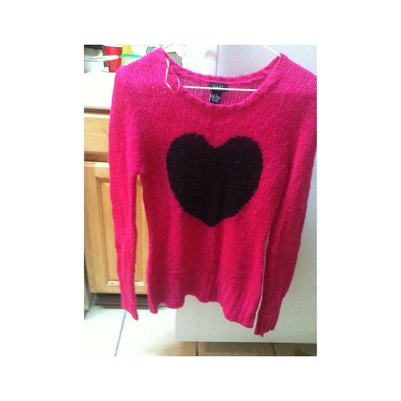 Pink sweater that says heart u