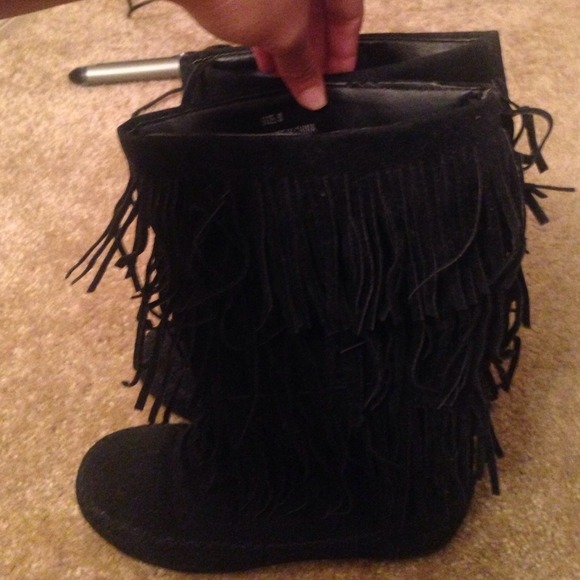 Black fringe boots