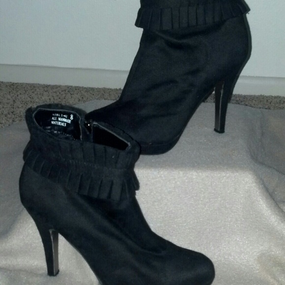Black, ankle high heel boots.