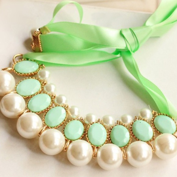 Cute pearl mint statement necklace - Picture 2 of 4
