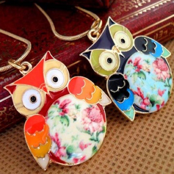 Adorable flower design owl necklace - Picture 3 of 3