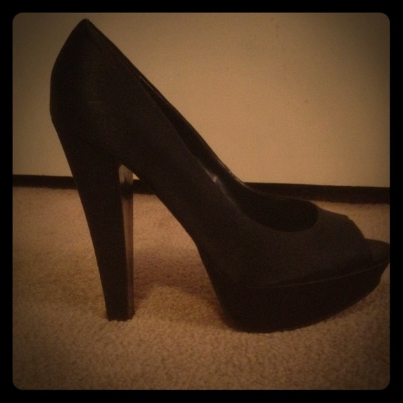 Aldo black satin formal heels