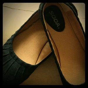 Black size 8 soda shoes