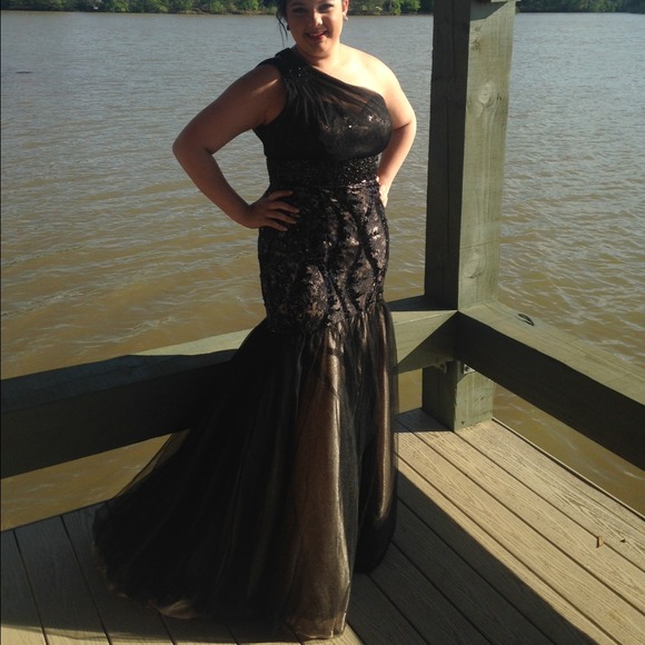 Black & Nude Mermaid Hand-Sown lace/sequent gown