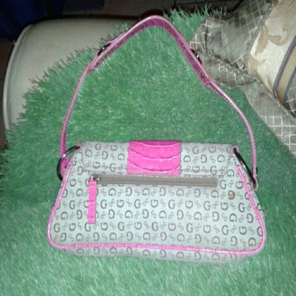 "SOLD" "GUESS" small clutch. - Picture 2 of 4