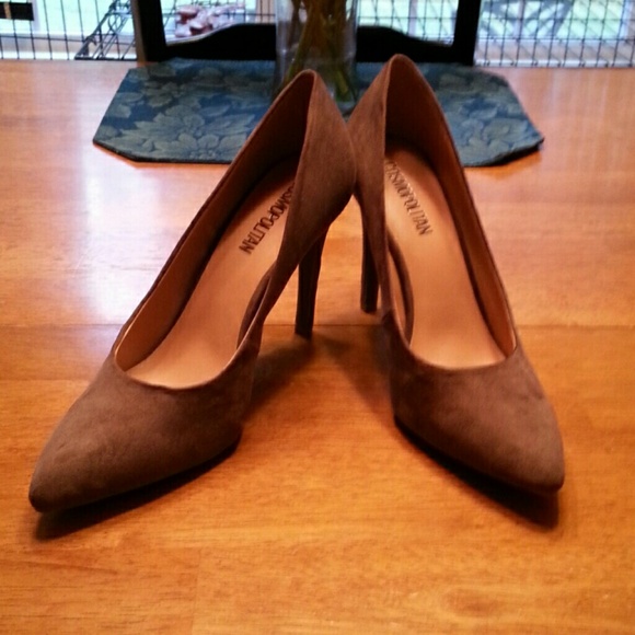 Taupe faux suede lovely pumps