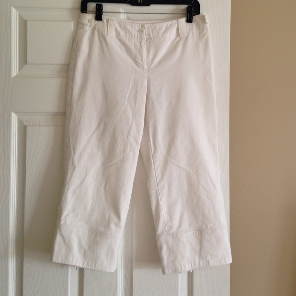 Ann taylor white crop pants, size 2