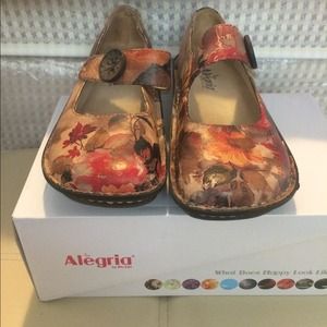 Alegria Clogs sz 37...Only worn once!