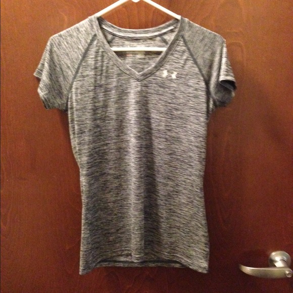 2 Under armour heat gear v-neck bundle black, grey