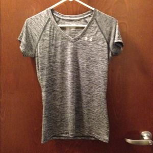 2 Under armour heat gear v-neck bundle black, grey