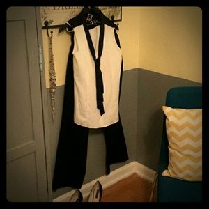 Anne Klein off white top w/tie