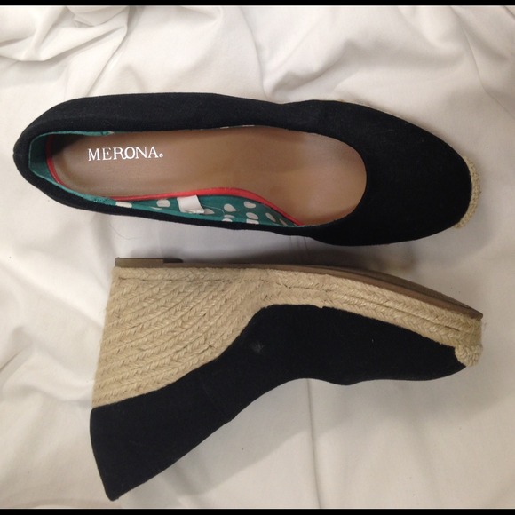 Espadrille Wedges in Black
