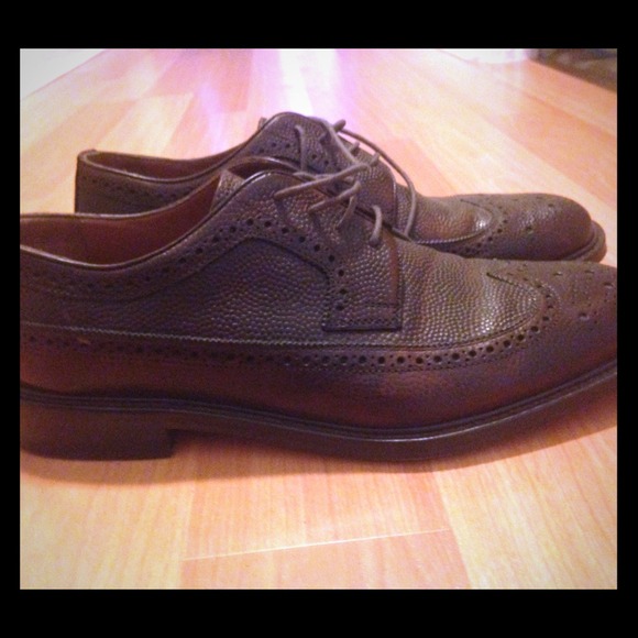 Banana Republic Other - Leather wingtip oxfords (men's)