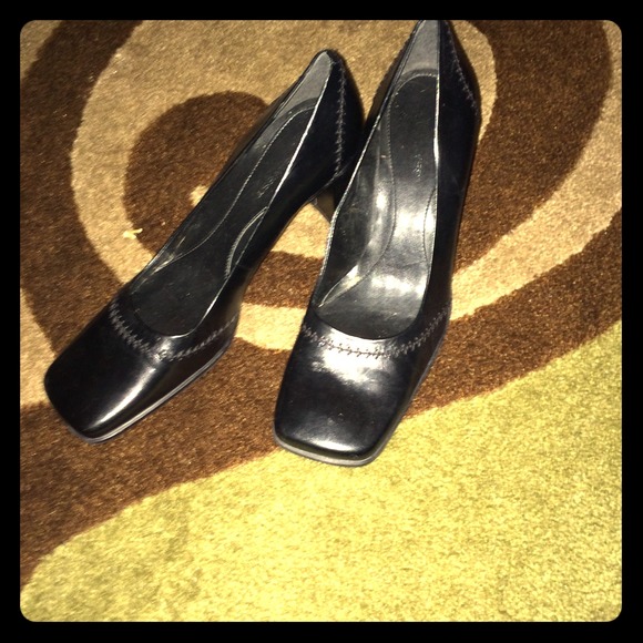 Black square toe heels - Picture 1 of 3