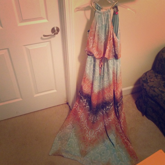 🎉Last Call🎉Romantic&soft Vince Camuto  size 2.