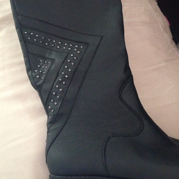 Black botos - Picture 4 of 4