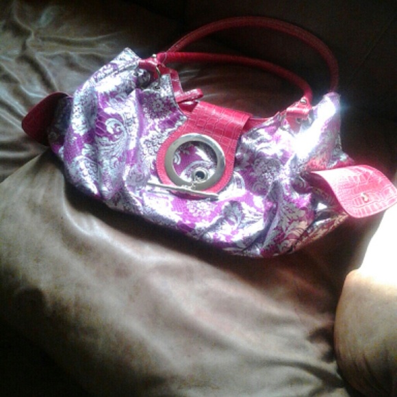 Hot pink and silver purse - Picture 1 of 3