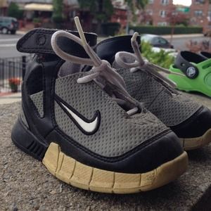 Used nike gray and black sneakers size 6C