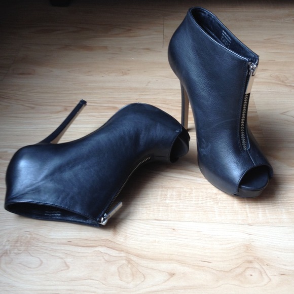 Black Zip up ankle shoe. 5" heels