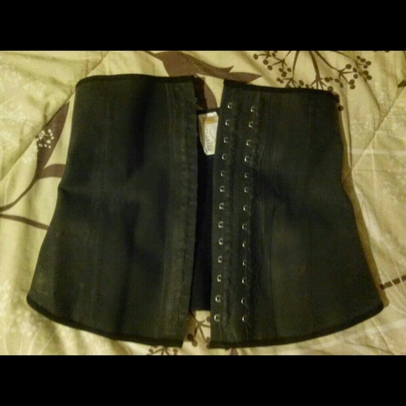 Ann Cherry Latex Waist Cincher
