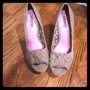 Unlisted- taupe peep toe pump