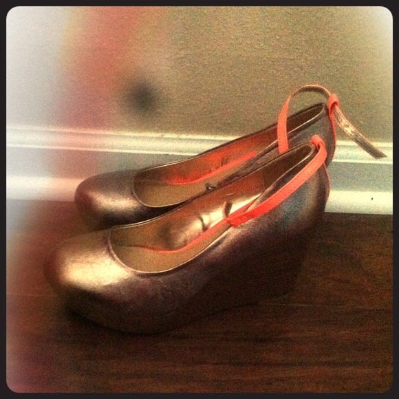 Metallic wedges from buckle never worn!