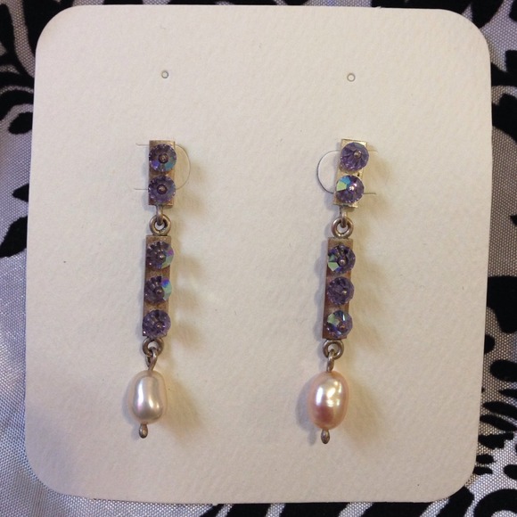 ⬇️Cute dangly crystal silver not stamped earrings
