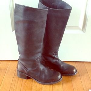 FRYE Elena Pull On Black Soft Vintage Leather