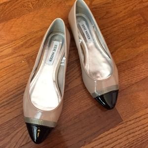 Steve Madden nude and black flats