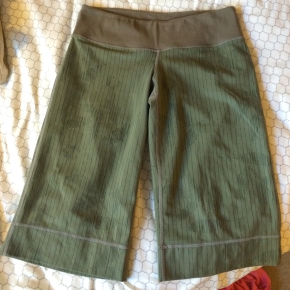 Lululemon clam digger crops