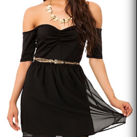 Off shoulder chiffon dress
