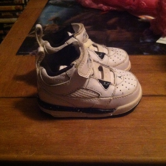 baby flight Jordan's - Picture 3 of 3