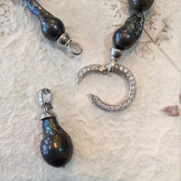 🎉HP🎉18" 18mm Black Bead-Nucleated Pearl Necklace - Picture 2 of 2