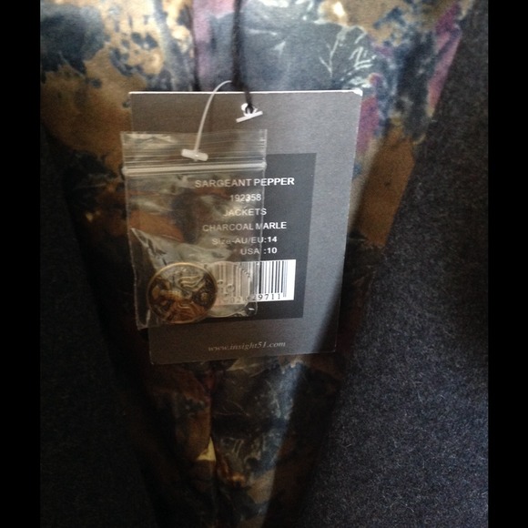 Insight coat - Picture 3 of 4