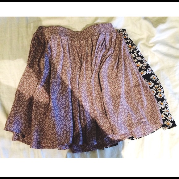 🌀35🌀Brandy Melville floral skirts